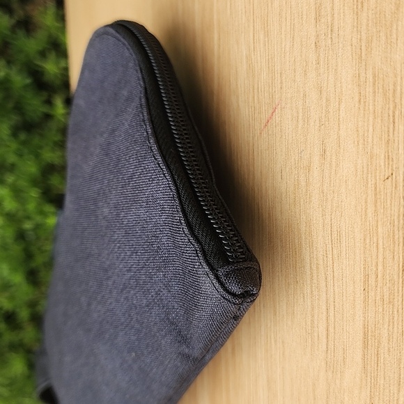 Salvatore Ferragamo Dark Gray Perfume Avianca Zip Around Bag Travel - Picture 5 of 12